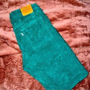 Size 28 green corduroy Levi’s wedgie straight fit